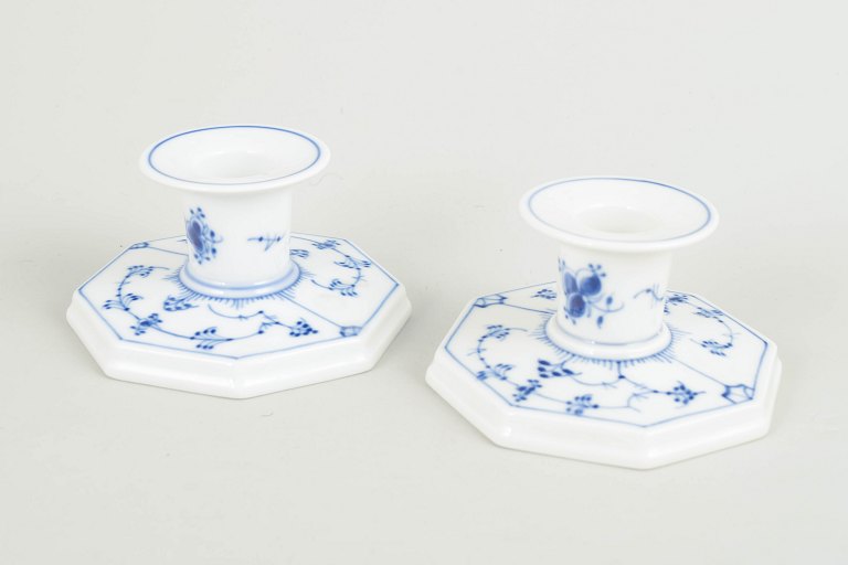 Royal Copenhagen Musselmalet Riflet, et par lysestager.