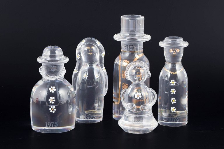 Kosta Boda, sæt af fem “Family” glasfigurer.
