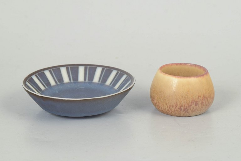 Carl-Harry Stålhane og Gunnar Nylund for Rörstrand, sæt af to miniature stentøjsgenstande.