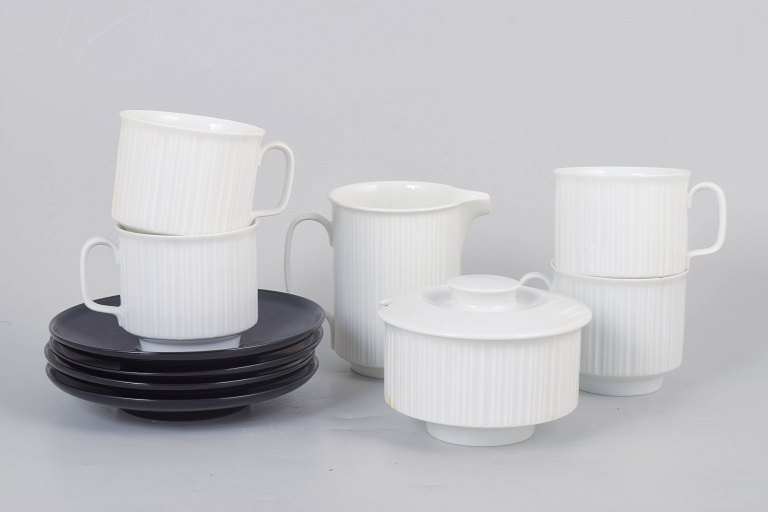 Tapio Wirkkala for Rosenthal Studio-Line, sæt af fire kaffekopper med underkopper, sukkerskål og flødekande.