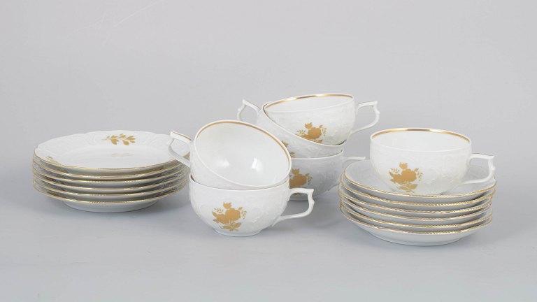Rosenthal Classic Rose sæt af seks tekopper med tilhørende underkopper og seks kagetallerkener.