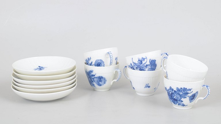Royal Copenhagen Blå Blomst kaffekopper med underkopper, sæt med seks.