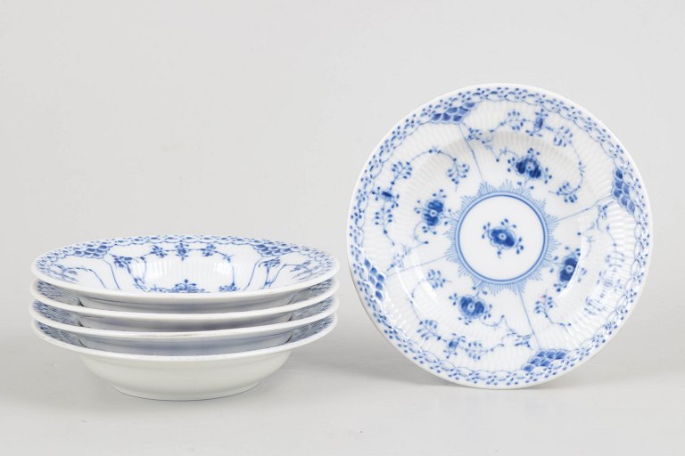 Royal Copenhagen Musselmalet Halvblonde, sæt med fem små skåle.